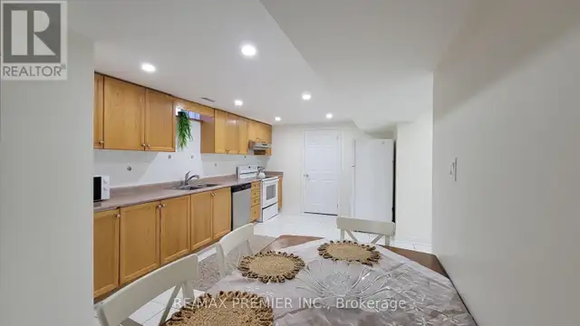 BASEMENT - 25 GRANITE STREET Vaughan (East Woodbridge), Ontario in Long Term Rentals in Markham / York Region - Image 5