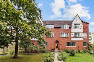 Condo clé en main – Côte-des-Neiges | Opportunité à saisir rapidement ✨ Charmant condo au rez-de-cha...