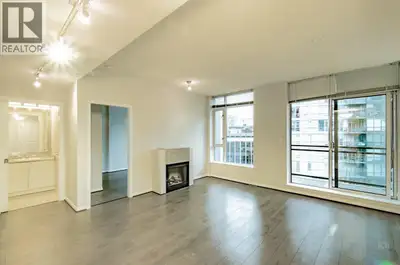 The Ritz by Pinnacle (2008), a concrete high-rise in Coal Harbour. 20th-floor 1 bed + den, 1 bath, a...