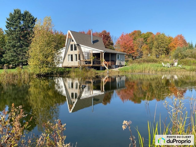 $429,000 - Cottage for sale in Bury — photo 1