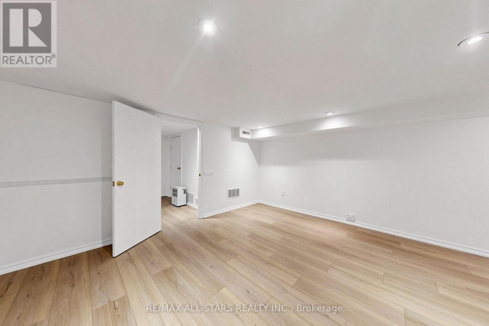 BASEMENT - 68 MACPHERSON AVENUE Toronto (Annex), Ontario 5