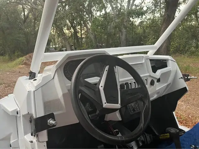 2017 POLARIS RZR 1000 CUSTOM 1000CC-WHITE! in ATVs in Dartmouth - Image 5