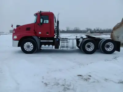 445 HP MACK MP8, 12 SPD M DRIVE, 22.5" TIRES, ALUMINUM WHEELS, 4X4 DIFF LOCKS, 3:58 GEAR RATIO, 12,5...