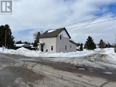 Welcome to this beautifully renovated 3-bedroom, 2-bathroom starter home located on a desirable corn...