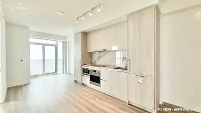 MODERN 2-BEDROOM CONDO WITH STUNNING CITY VIEWS