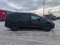 The 2026 Chrysler Pacifica Select offers a blend of style, comfort, and family-friendly technology i... (image 7)