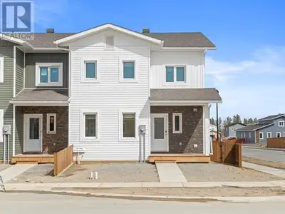 End Unit w Southerly-facing backyard! Gorgeous townhome built by Whitewater Homes which holds a 'Sup...