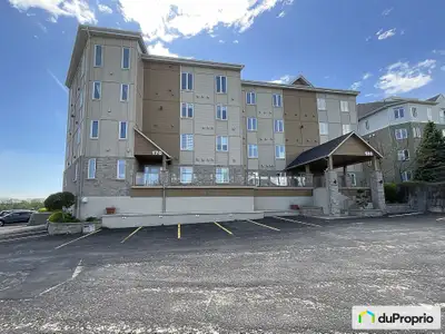 Condo de luxe au bord de la rivière Saint-Maurice avec quai accessible pour toute embarcation. Dista...