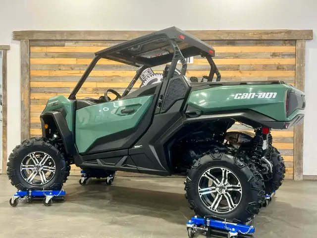 2025 BRP CAN-AM COMMANDER 700 EFI + 4X4 + DPS + ONLY 2759 KM + N in ATVs in Ottawa - Image 9