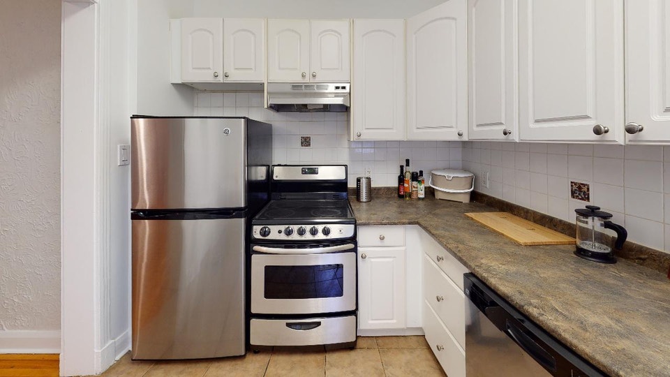 King Edward Avenue Apartment for Rent in Sandy Hill Long Term