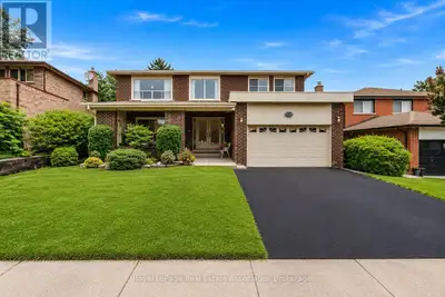 Welcome to an exceptional opportunity in one of Mississauga's established and sought after neighbour...