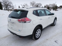 Looking for a reliable SUV? This low mileage 2014 Nissan Rogue S has just 127,000 kilometres! It com... (image 4)