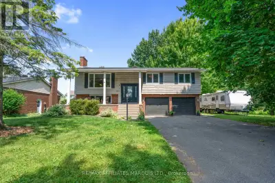 Nestled at the end of a quiet cul-de-sac in the sought-after Riverdale neighborhood, this beautifull...