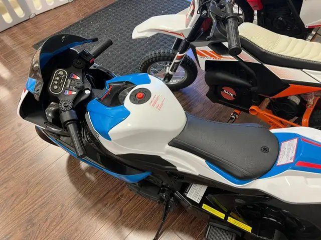 12V BMW HP4 RACE MOTORCYCLE BIKE FOR KIDS! RUBBER WHEELS, MUSIC in Toys & Games in City of Toronto - Image 4