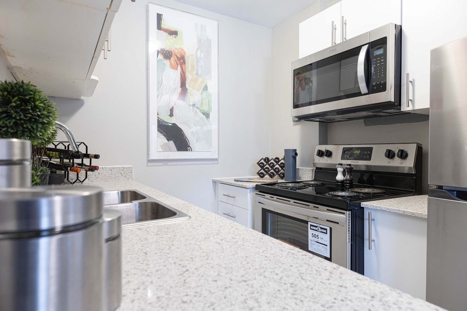 Practical, Affordable 1 Bedroom Apartment Minutes to Downtown 2