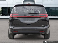This Chrysler Pacifica delivers a 3.6L V6 Engine engine powering this Automatic transmission. WHEELS... (image 6)
