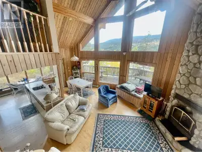 Perched along the Western edge of beautiful Gun lake you will find this 1416 ft2 Lynnwood Cedar Cabi...