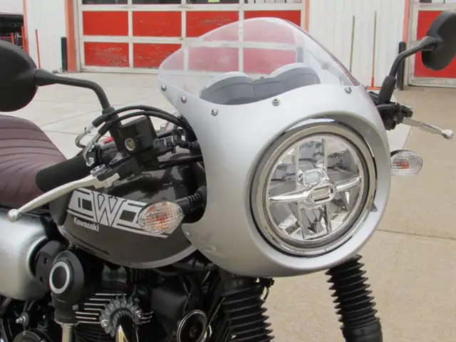 2020 Kawasaki W800 Cafe in Sport Bikes in Leamington - Image 12