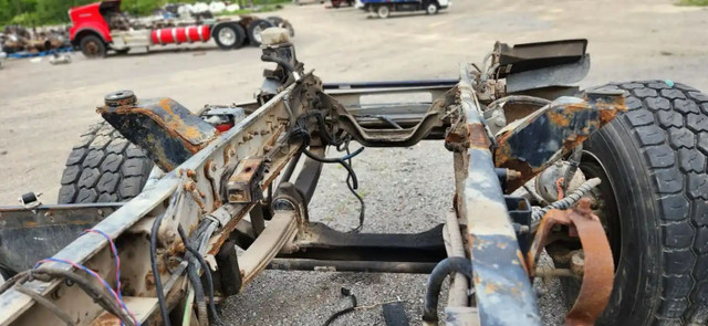 2010 Kenworth T800 Frame Assembly W/ Tridem - Stock #: KW-0759-5 in Heavy Equipment Parts & Accessories in Hamilton - Image 4