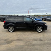 BLOWOUT PRICE!!!! 8.4" INFOTAINMENT SCREEN!! 7 PASSENGER!! LOW KMS!!! NAVIGATION!! HEATED LEATHER!!... (image 1)