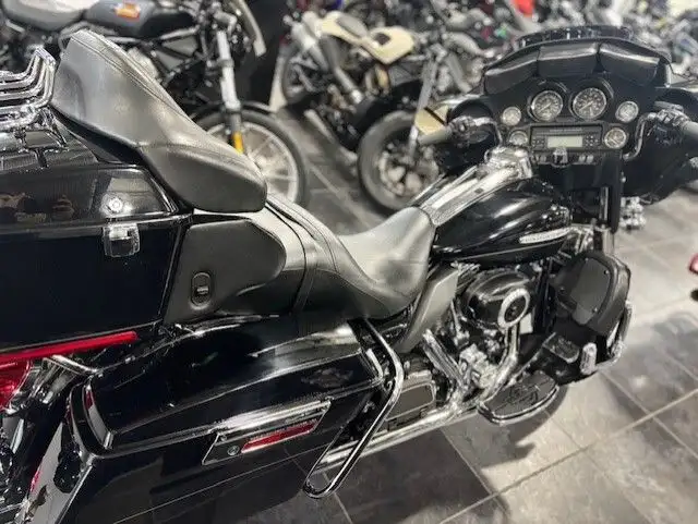 2013 Harley-Davidson Electra Glide Ultra Limited in Street, Cruisers & Choppers in Sudbury - Image 4