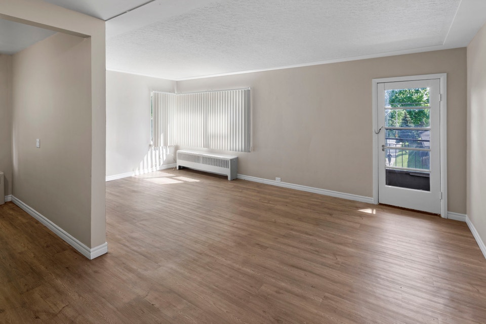 59 Ridout - Bachelor Apartment for Rent 5