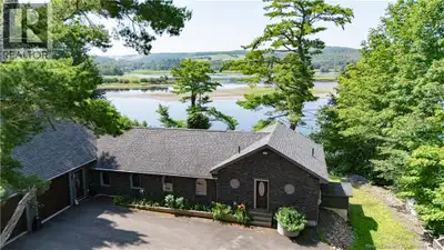 An empty-nesters dream home! This one-level waterfront retreat is calling to anyone dreaming of slow...