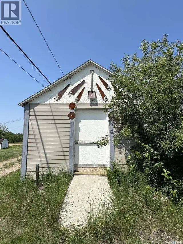 114 3rd AVENUE Climax, Saskatchewan in Houses for Sale in Swift Current - Image 4
