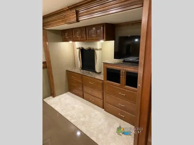 2015 Fleetwood RV Providence 42M only 027,446 Miles in RVs & Motorhomes in Moncton - Image 17