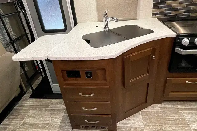 2019 Forest River Sunseeker 2420MS – Pre-Owned Class C Motorhome in RVs & Motorhomes in Red Deer - Image 26