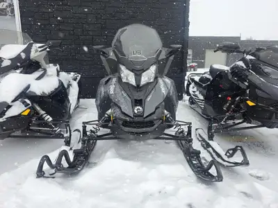 2016 Ski-Doo GRAND TOURING LE 1200 Découvrez le 2016 Ski-Doo GRAND TOURING LE 1200 chez Loiselle Spo...