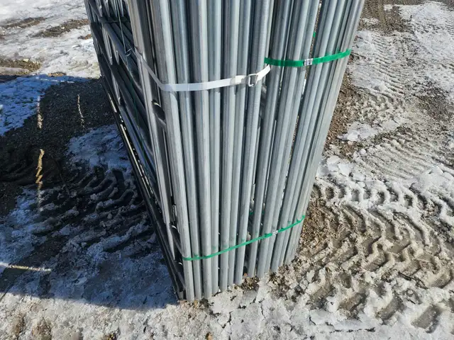 (14) 10 Ft Frame Gates in Farming Equipment in Edmonton - Image 8