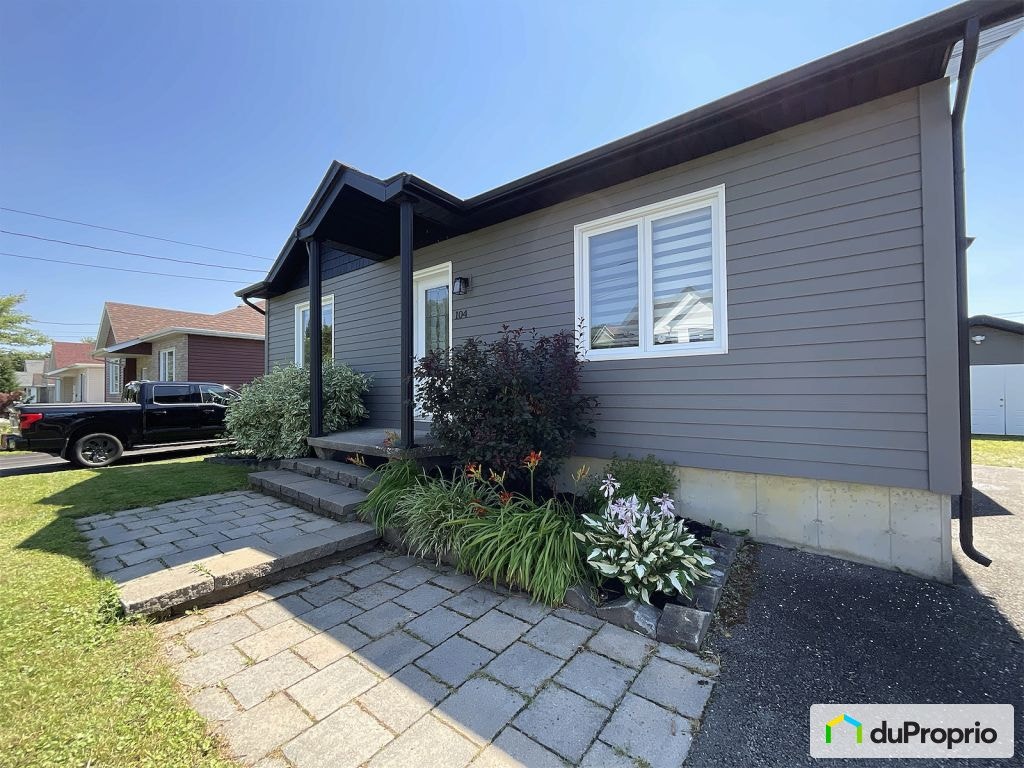 $449,900 - Bungalow for sale in Waterloo — photo 2