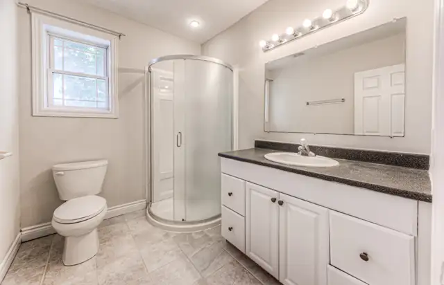 62 DORSET ST - 5 BEDROOM STUDENT UNIT AVAILABLE in Long Term Rentals in Kitchener / Waterloo - Image 25
