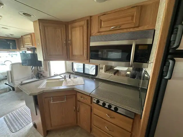2006 National RV Sea Breeze 1341 in RVs & Motorhomes in Nelson - Image 21