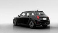 MINI Laval vous présente la puissante et pratique *MINI Cooper C 5 portes 2027*. Grâce ? sa disposit... (image 1)