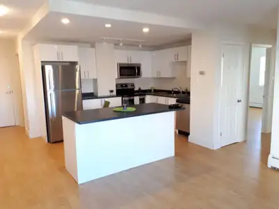 15 Mecklenberg Street, Uptown 1 Bedroom - $1375 available July 1st. HEAT & HOT WATER INCLUDED Centra...
