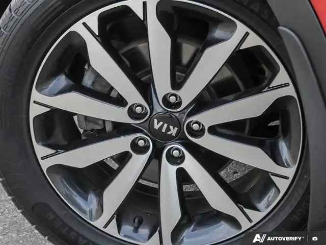 2020 Kia Sportage EX AWD | Apple CarPlay | Blind Spot in Cars & Trucks in London - Image 10