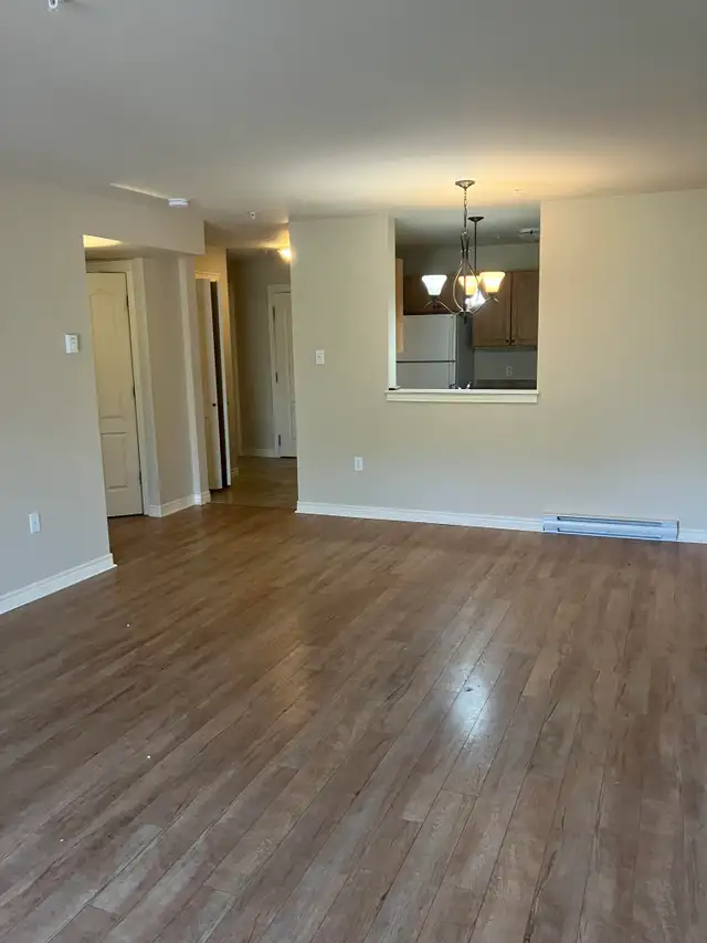 Lexington Landing is a quiet building ON THE NORTHSIDE  !!