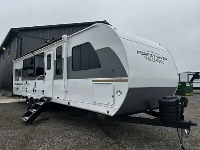 Hidden Bunks ! The Wildwood 29VIEW floorplan offers standard hung fiberglass exterior and solid surf...