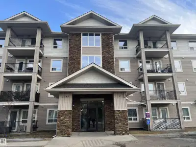 Welcome to your new home in the desirable community of South Terwillegar! FRESHLY PAINTED , BRAND NE...