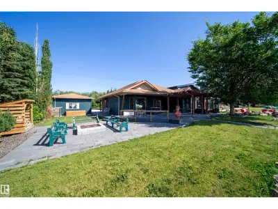 Lakefront Bungalow Retreat at Pigeon Lake!Enjoy year-round serenity in this beautifully upgraded lak...