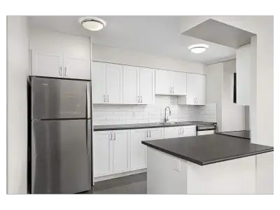 Building Features Join our Sizzling Summer Open House! Thursday, 2-5pm & sign a new lease for a chan...