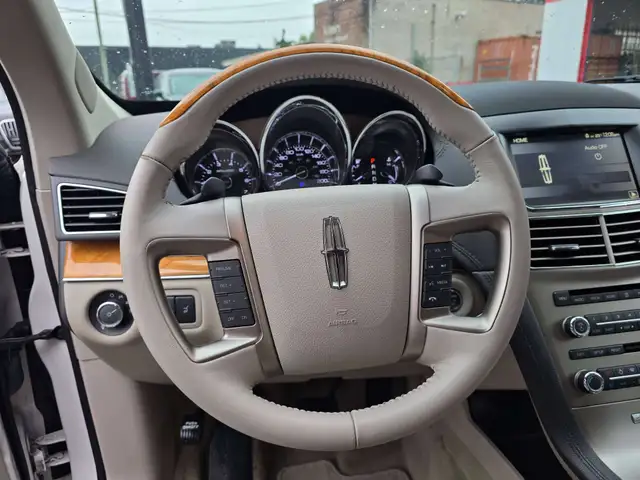 2012 Lincoln MKT 7 Passanger AWD5687956519426662414