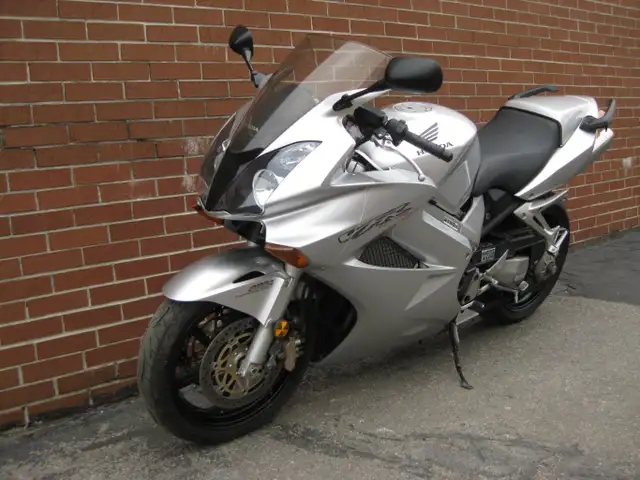 2002 HONDA VFR 800 in Street, Cruisers & Choppers in City of Toronto - Image 7