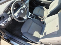 Zoomer Auto Text/Call for Viewing 403-615-5797 Low KM One Owner Vehicle 2009 Saturn Astra Hatchback... (image 7)