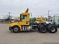 2019 FREIGHTLINER T12664ST;Heavy Duty Trucks - CONVENTIONAL W/O SLEEPER Penske Location 525 MACNAUGH... (image 3)