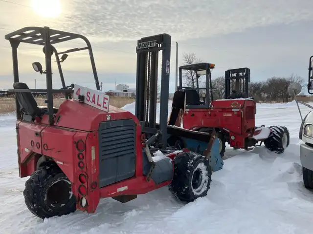 All wheel Drive Moffett Forklifts Diff. Lock $ 9,000 + Trailer in Other in Winnipeg - Image 4