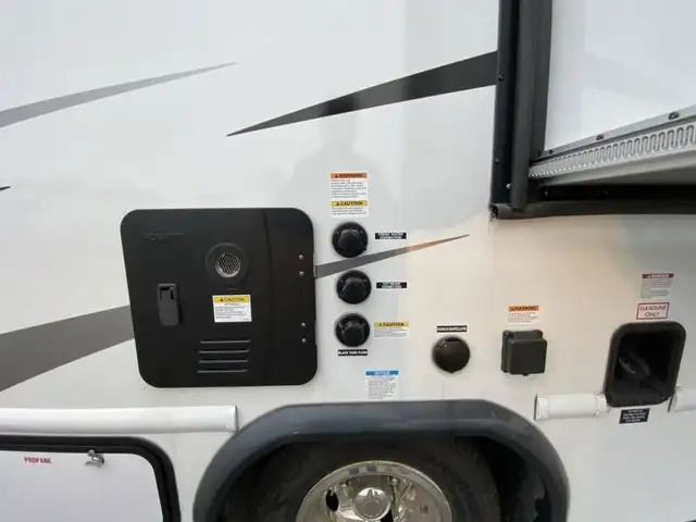 2023 EAST TO WEST Entrada 2200S in RVs & Motorhomes in Bedford - Image 17