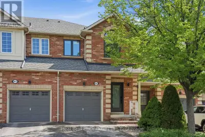 Bright, spacious and move-in ready! A gorgeous freehold townhome with 3 bedrooms, 3 bathrooms, and a...